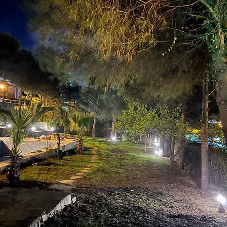 Oezel Havuzlu Bahceli Muestakil 4*