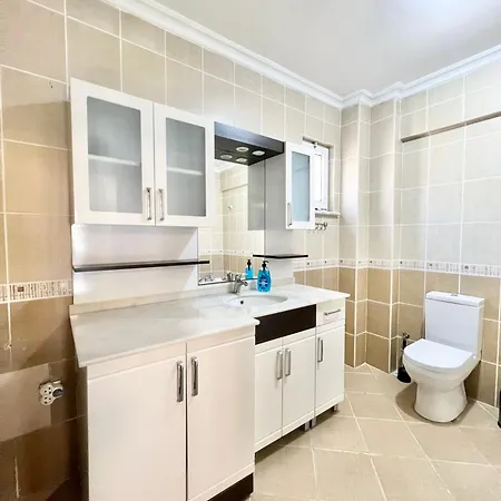 Oezel Havuzlu Bahceli Muestakil Hotel